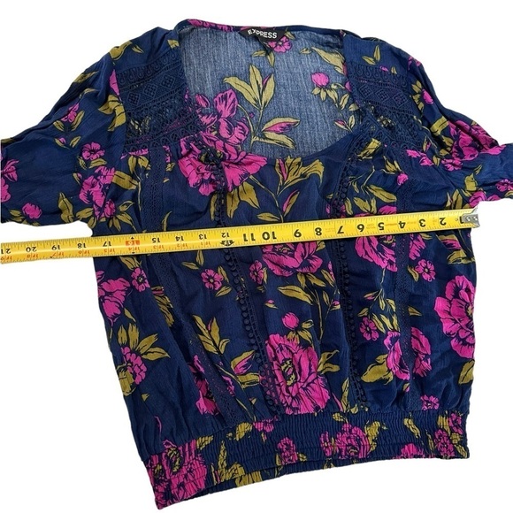 Express Navy & Pink Floral Bell Sleeve Blouse Size XS - Picture 14 of 17